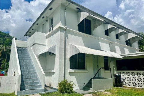 Condominio en Miami, Florida, 1 dormitorio  № 2059971