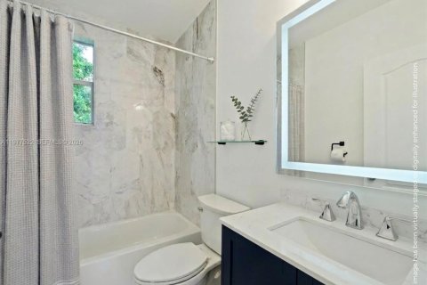 Townhouse in Miami, Florida 2 bedrooms, 78.04 sq.m. № 2049921 - photo 10