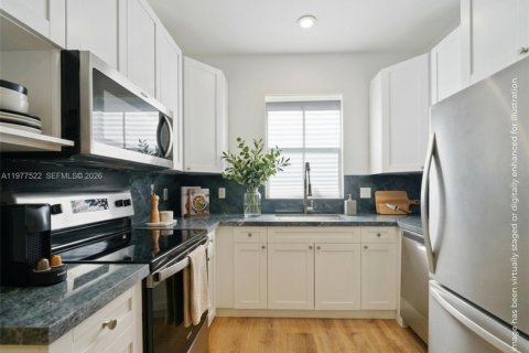 Townhouse in Miami, Florida 2 bedrooms, 78.04 sq.m. № 2049921 - photo 5