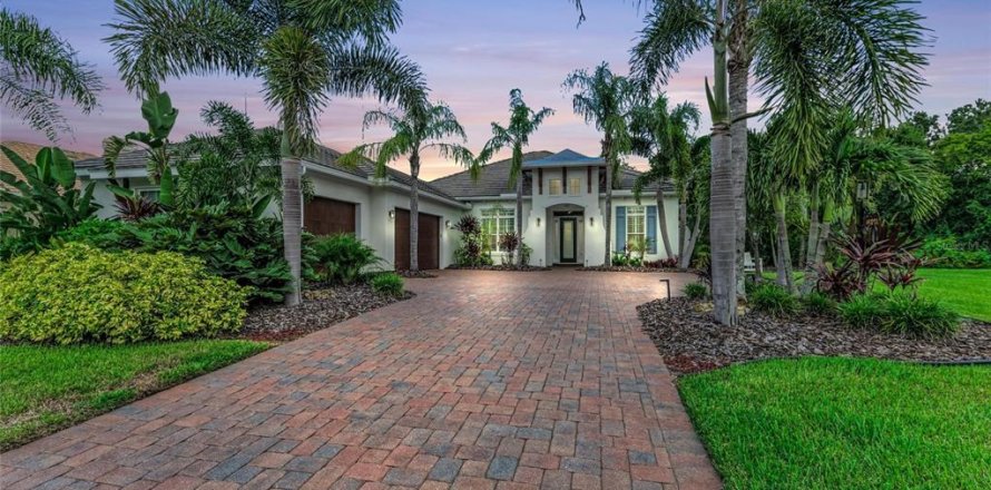 House in Bradenton, Florida 3 bedrooms, 291.06 sq.m. № 1907694