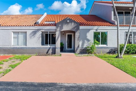 Touwnhouse à vendre à Miami, Floride: 2 chambres, 103.59 m2 № 1971666 - photo 1