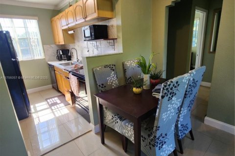 Appartement à louer à Hollywood, Floride: 2 chambres, 267.09 m2 № 1860367 - photo 3