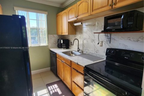 Appartement à louer à Hollywood, Floride: 2 chambres, 267.09 m2 № 1860367 - photo 11