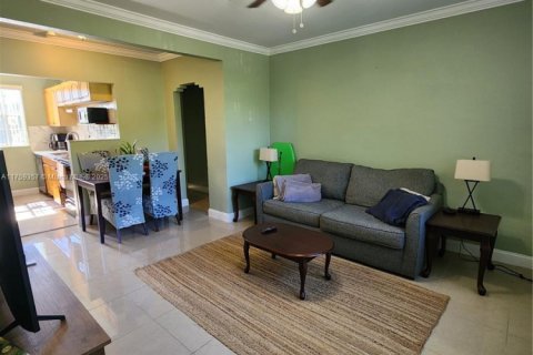 Appartement à louer à Hollywood, Floride: 2 chambres, 267.09 m2 № 1860367 - photo 6
