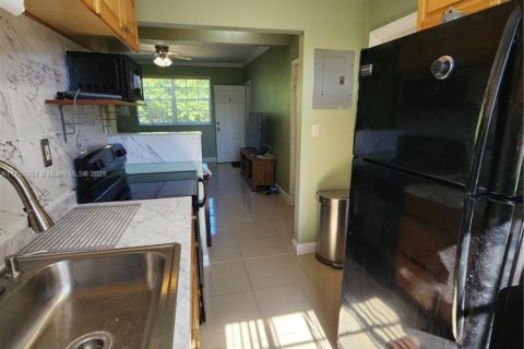 Appartement à louer à Hollywood, Floride: 2 chambres, 267.09 m2 № 1860367 - photo 10