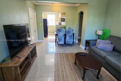Appartement à louer à Hollywood, Floride: 2 chambres, 267.09 m2 № 1860367 - photo 7