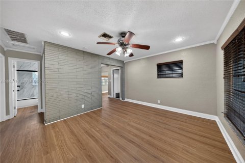 Villa ou maison à louer à Oakland Park, Floride: 2 chambres, 76.92 m2 № 2023362 - photo 8