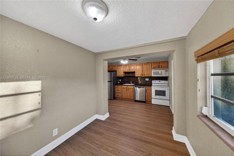 Villa ou maison à louer à Oakland Park, Floride: 2 chambres, 76.92 m2 № 2023362 - photo 13