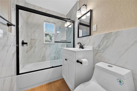 Villa ou maison à louer à Oakland Park, Floride: 2 chambres, 76.92 m2 № 2023362 - photo 18