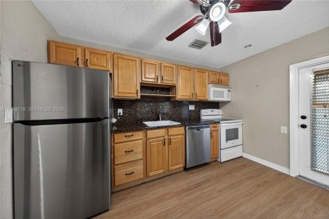 Villa ou maison à louer à Oakland Park, Floride: 2 chambres, 76.92 m2 № 2023362 - photo 6