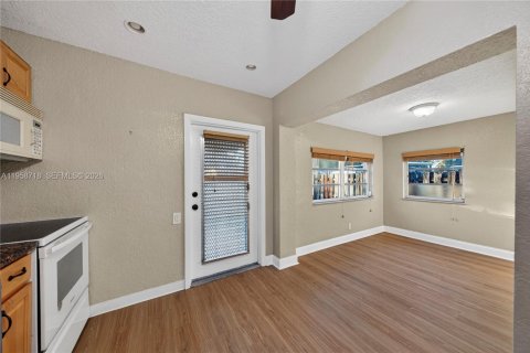 Villa ou maison à louer à Oakland Park, Floride: 2 chambres, 76.92 m2 № 2023362 - photo 7