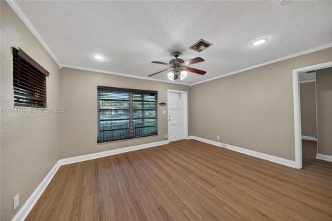 Villa ou maison à louer à Oakland Park, Floride: 2 chambres, 76.92 m2 № 2023362 - photo 10