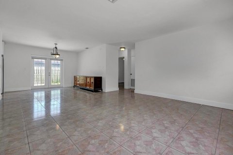 Casa en venta en Hollywood, Florida, 3 dormitorios, 113.15 m2 № 2251954 - foto 10
