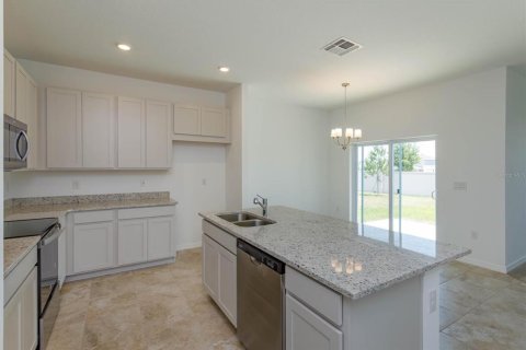 House in Haines City, Florida 4 bedrooms, 148.46 sq.m. № 1856498 - photo 5