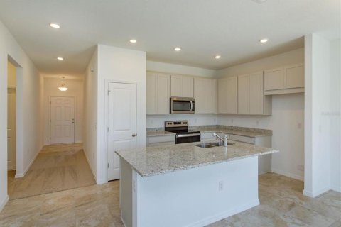 House in Haines City, Florida 4 bedrooms, 148.46 sq.m. № 1856498 - photo 3