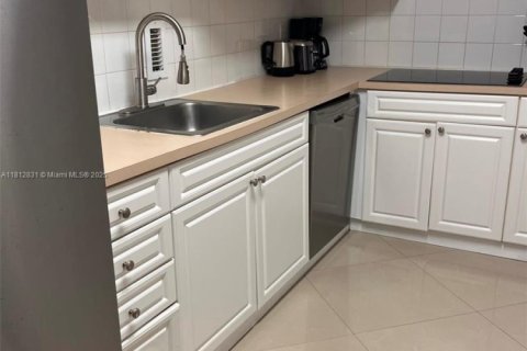 Купить кондоминиум в Холливуд, Флорида 1 спальня, 81.2м2, № 1981667 - фото 7