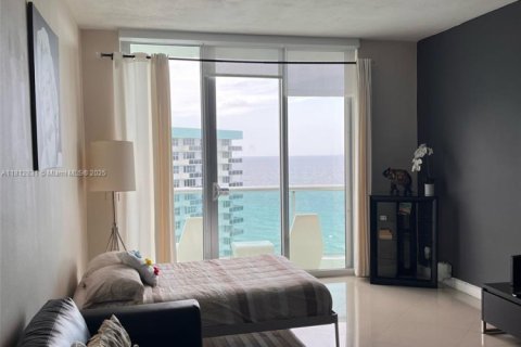 Купить кондоминиум в Холливуд, Флорида 1 спальня, 81.2м2, № 1981667 - фото 1