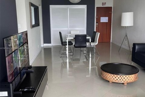 Купить кондоминиум в Холливуд, Флорида 1 спальня, 81.2м2, № 1981667 - фото 2