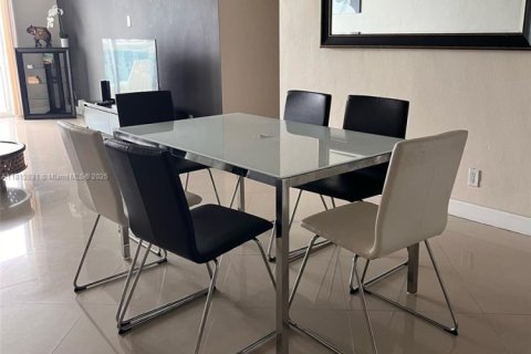 Купить кондоминиум в Холливуд, Флорида 1 спальня, 81.2м2, № 1981667 - фото 4