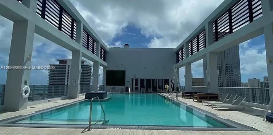 Apartment in Miami, Florida 1 bedroom, 48.87 sq.m. № 2155027