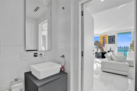 Copropriété à vendre à Miami Beach, Floride: 2 chambres, 135.27 m2 № 2016934 - photo 6