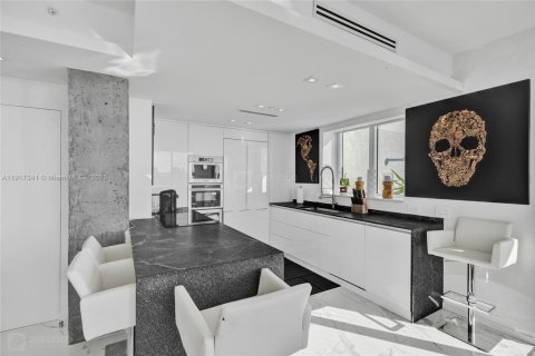 Copropriété à vendre à Miami Beach, Floride: 2 chambres, 135.27 m2 № 2016934 - photo 12