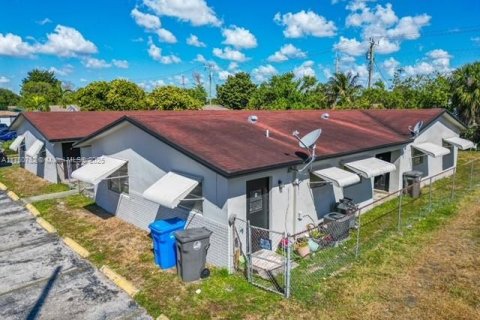 Commercial property in West Park, Florida № 1698133 - photo 5