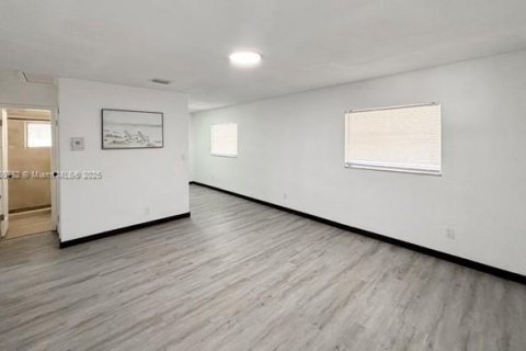 Commercial property in West Park, Florida № 1698133 - photo 13