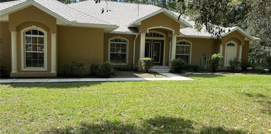 House in Dunnellon, Florida 4 bedrooms, 263.29 sq.m. № 1900445