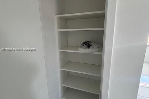 Condo in Hallandale Beach, Florida, 2 bedrooms  № 1612009 - photo 28
