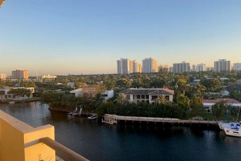 Condo in Hallandale Beach, Florida, 2 bedrooms  № 1612009 - photo 22
