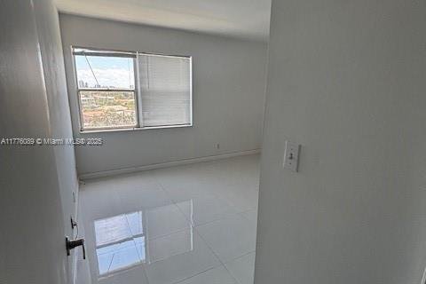 Condo in Hallandale Beach, Florida, 2 bedrooms  № 1612009 - photo 8