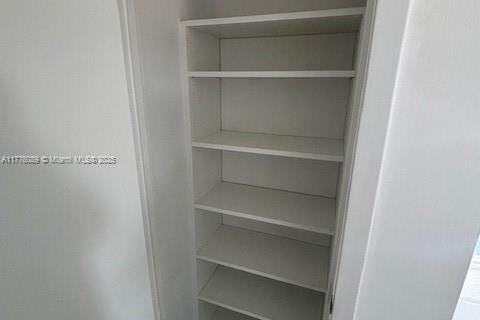 Condo in Hallandale Beach, Florida, 2 bedrooms  № 1612009 - photo 30