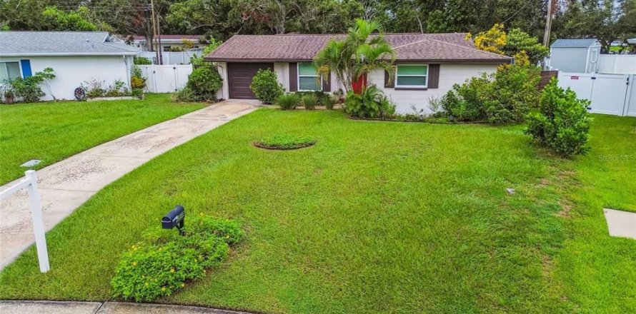 Casa en Seminole, Florida 3 dormitorios, 125.6 m2 № 1918283