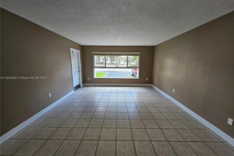 Copropriété à vendre à Miami Lakes, Floride: 1 chambre, 66.89 m2 № 1956522 - photo 4