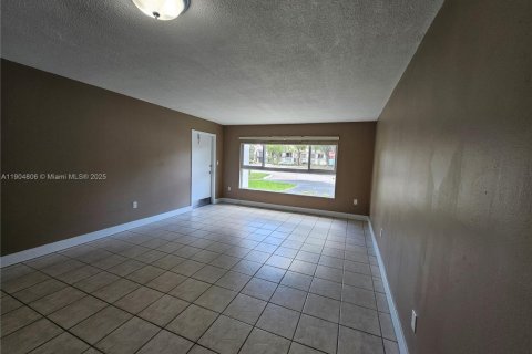 Copropriété à vendre à Miami Lakes, Floride: 1 chambre, 66.89 m2 № 1956522 - photo 7