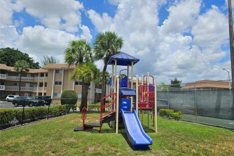 Copropriété à vendre à Miami Lakes, Floride: 1 chambre, 66.89 m2 № 1956522 - photo 25