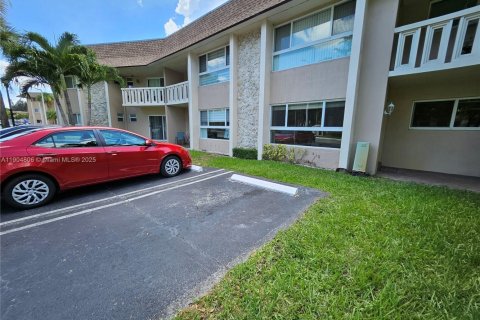 Copropriété à vendre à Miami Lakes, Floride: 1 chambre, 66.89 m2 № 1956522 - photo 2