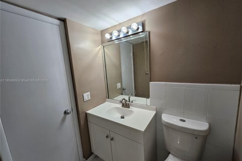 Copropriété à vendre à Miami Lakes, Floride: 1 chambre, 66.89 m2 № 1956522 - photo 15