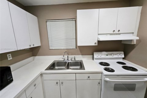 Copropriété à vendre à Miami Lakes, Floride: 1 chambre, 66.89 m2 № 1956522 - photo 20