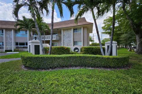 Copropriété à vendre à Miami Lakes, Floride: 1 chambre, 66.89 m2 № 1956522 - photo 1