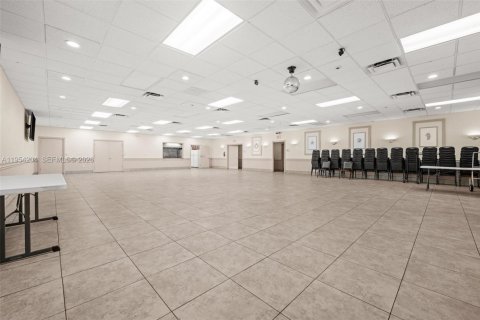 Propiedad comercial en venta en Cape Coral, Florida № 2010603 - foto 15