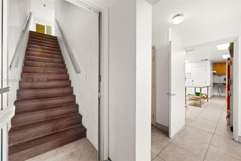 Propiedad comercial en venta en Cape Coral, Florida № 2010603 - foto 23