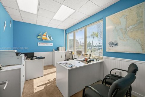 Propiedad comercial en venta en Cape Coral, Florida № 2010603 - foto 10