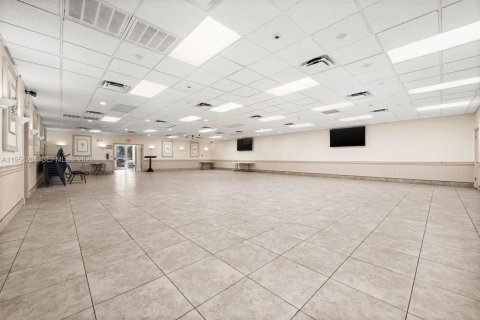 Propiedad comercial en venta en Cape Coral, Florida № 2010603 - foto 17