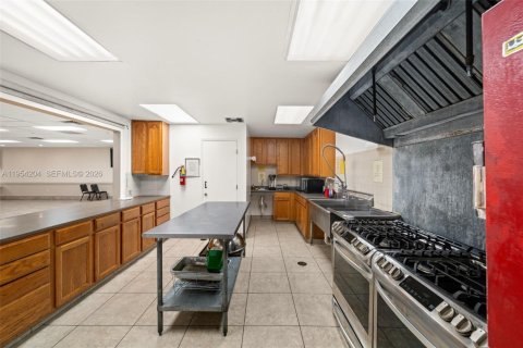 Propiedad comercial en venta en Cape Coral, Florida № 2010603 - foto 22