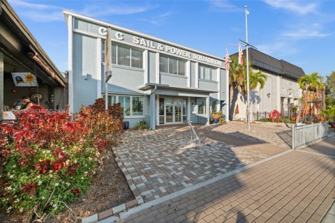 Propiedad comercial en venta en Cape Coral, Florida № 2010603 - foto 7