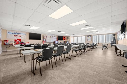 Propiedad comercial en venta en Cape Coral, Florida № 2010603 - foto 30