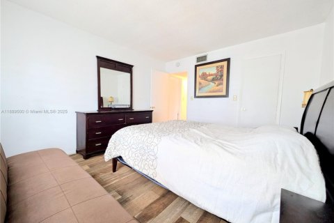 Condo in Lauderdale Lakes, Florida, 2 bedrooms  № 1943391 - photo 23