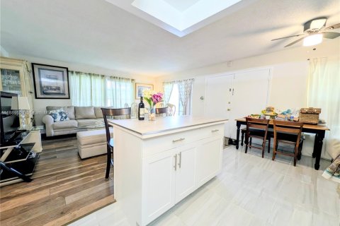 Condo in Lauderdale Lakes, Florida, 2 bedrooms  № 1943391 - photo 18
